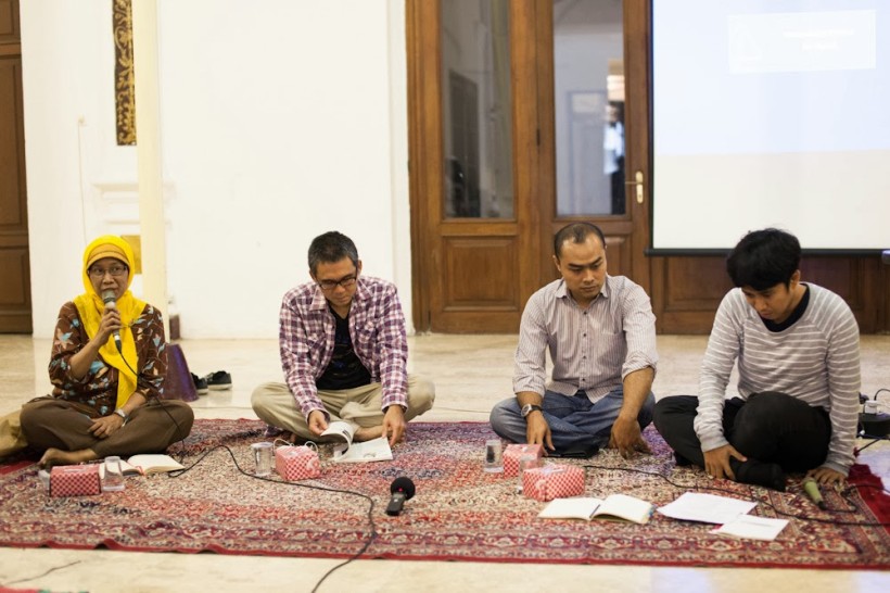 Diskusi mengenai media, commons, pengetahuan, dan kota bersama Sirikit Syah, Marco Kusumawijaya dan Ari Juliano Gema. Foto: Erlin Goentoro