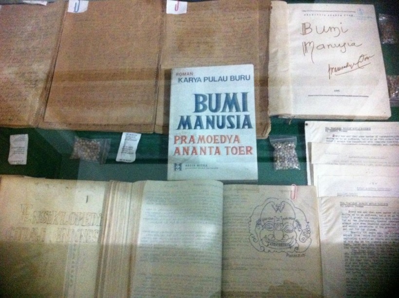 Kotak memuat naskah-naskah Pramoedya Ananta Toer di Pulau Buru, dan surat-surat Pram kepada Oei. Foto: Kathleen Azali