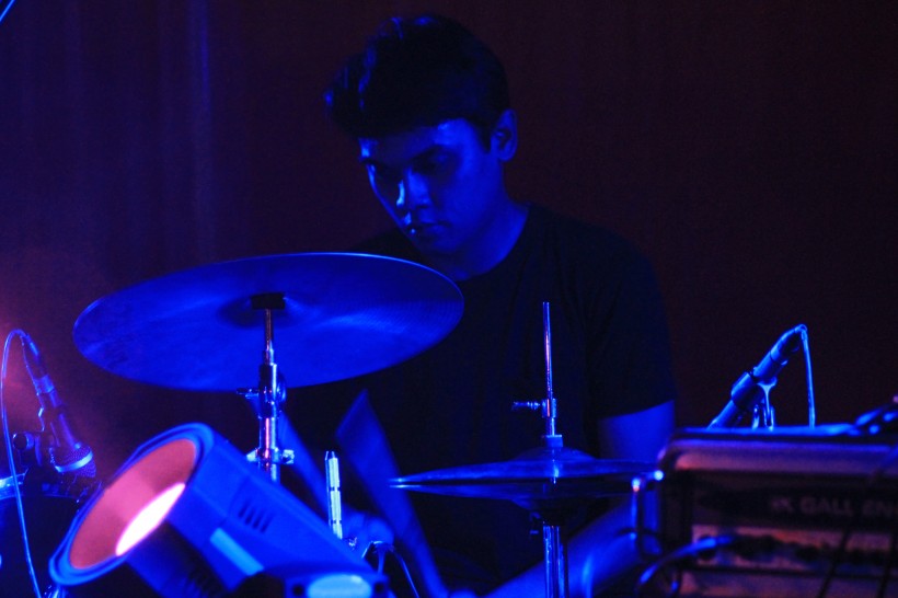 A drummer and a lyricist. Fithor Faris, drummer Friday dan pencipta syair-syair lagu Friday. Foto: Debby Utomo