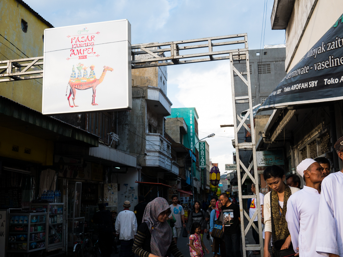 Pasar Kampung Ampel di sepanjang Jalan Sasak. Foto: Erlin Goentoro