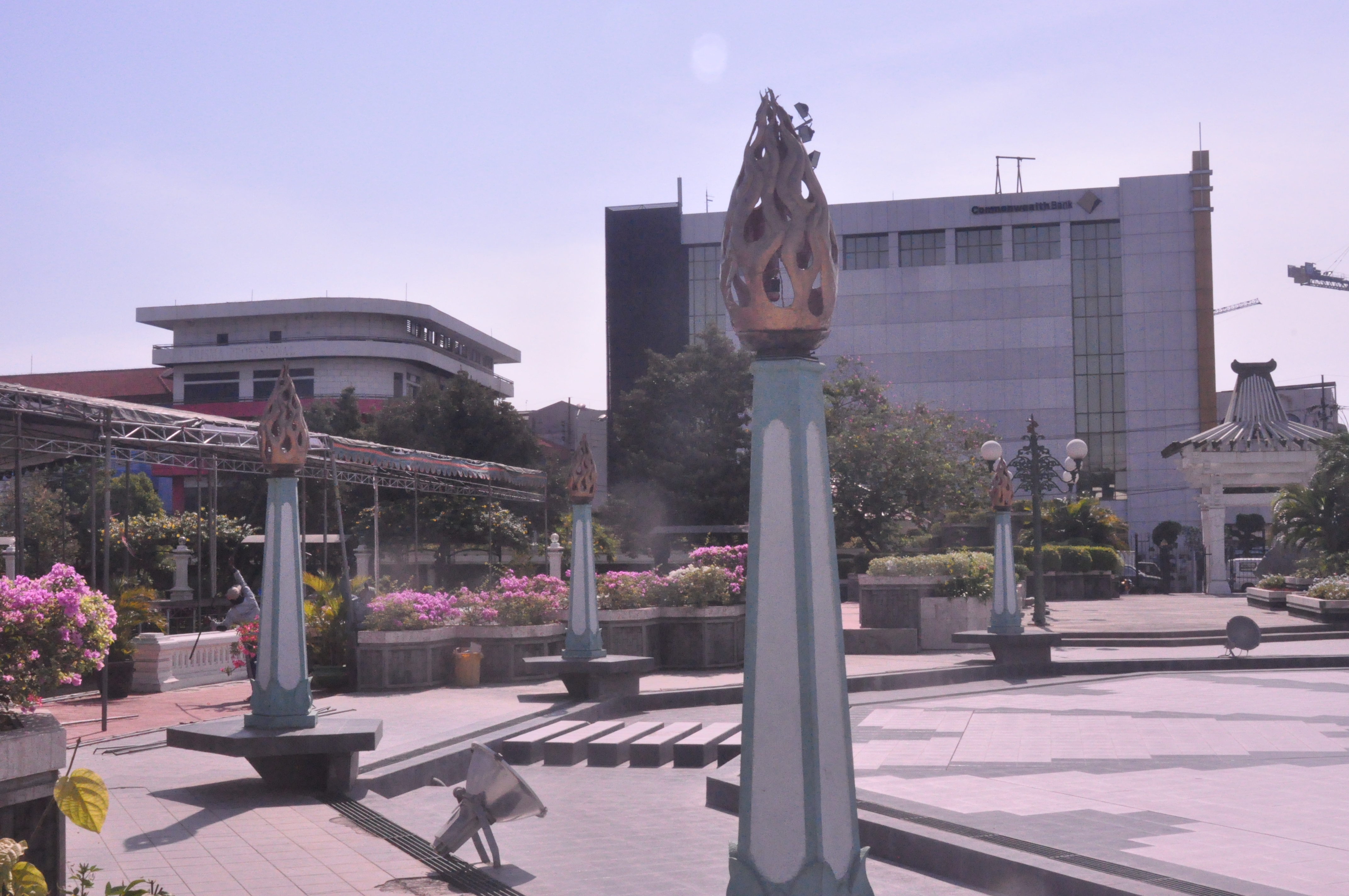 Monumen Tugu Pahlawan & Museum Sepuluh November - Ayorek!